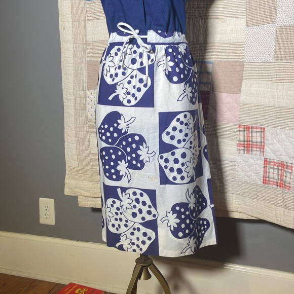 1970s “Beeline” Strawberry Print Dress - Picture 3 of 6